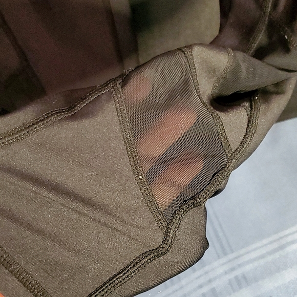 Sommer Ray Black Leggings with Mesh & Pockets - Size Medium (fits a 6-8) - Picture 5 of 16